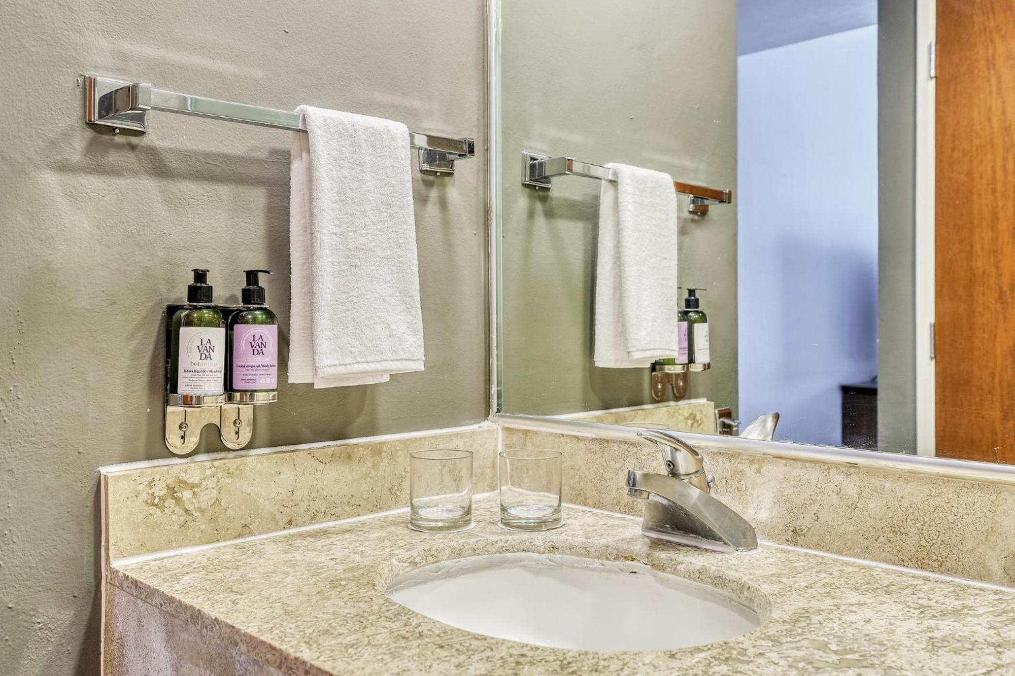 Fiesta Inn Express San Luis Potosi Oriente Dış mekan fotoğraf