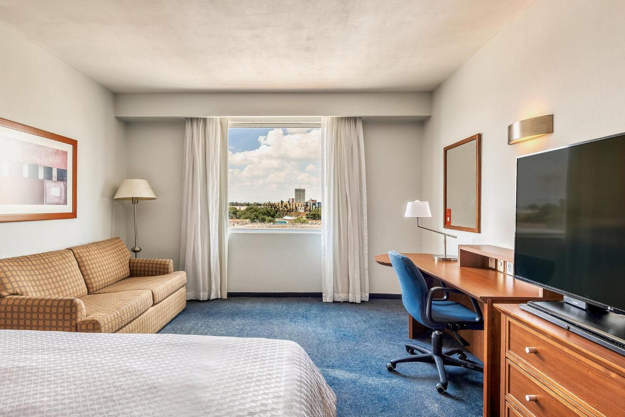 Fiesta Inn Express San Luis Potosi Oriente Dış mekan fotoğraf