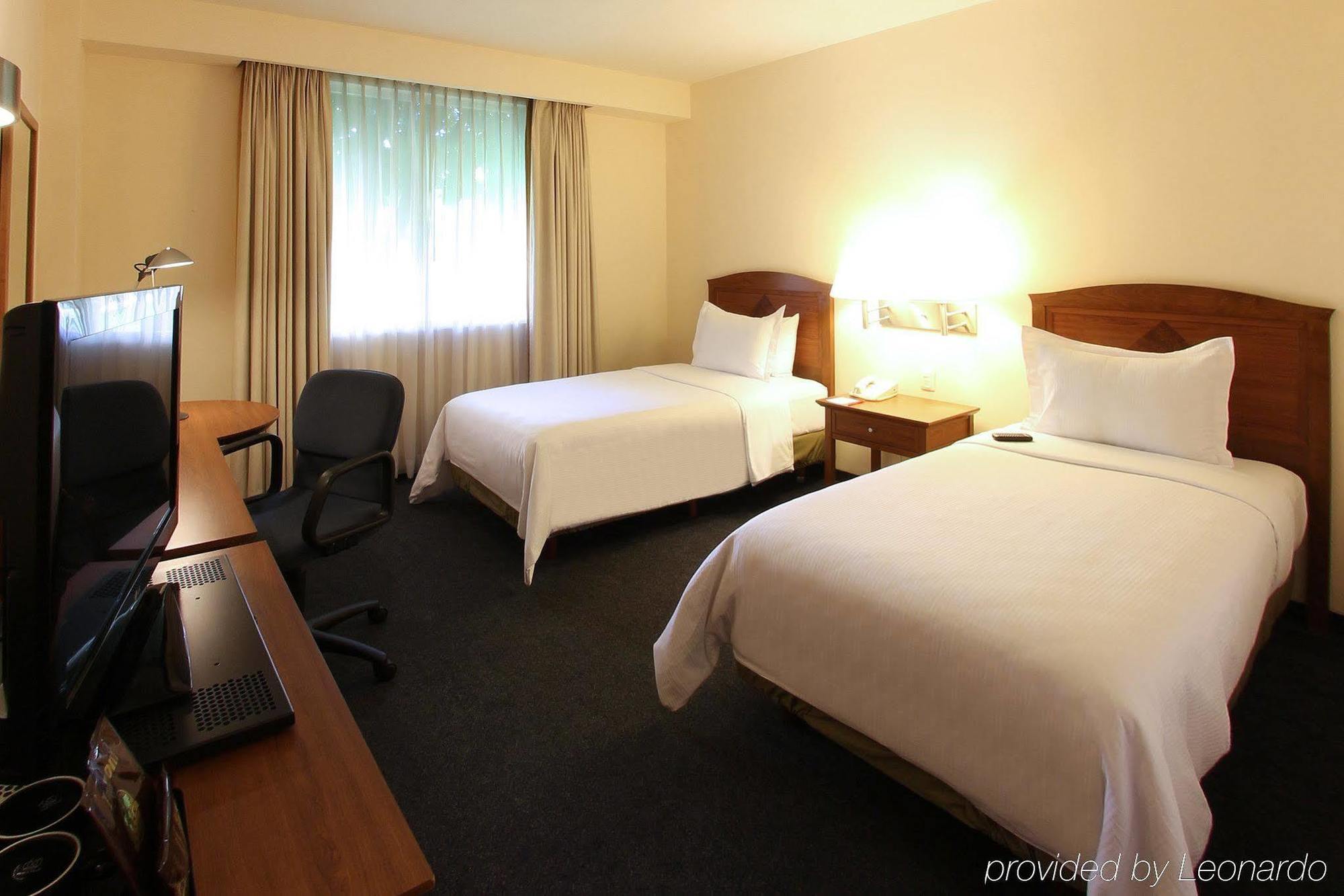 Fiesta Inn Express San Luis Potosi Oriente Dış mekan fotoğraf