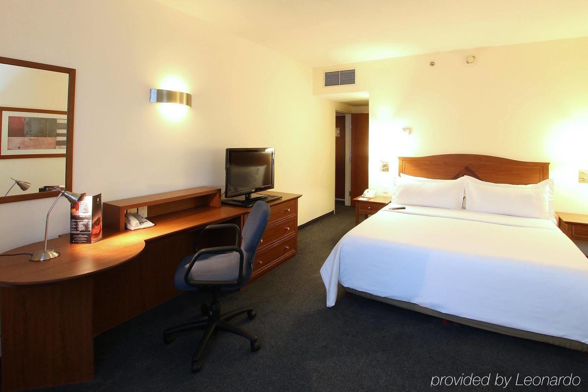 Fiesta Inn Express San Luis Potosi Oriente Dış mekan fotoğraf