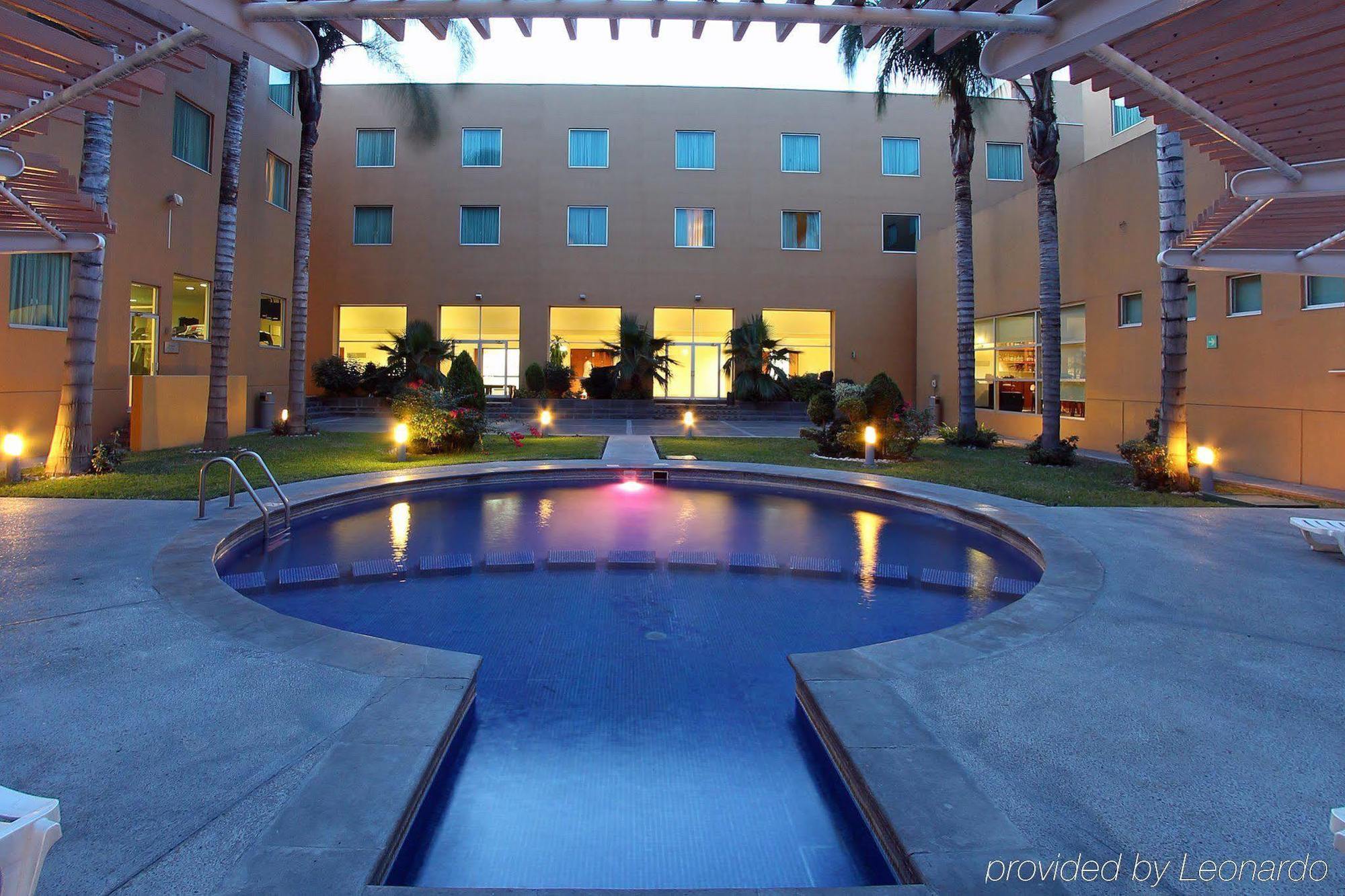 Fiesta Inn Express San Luis Potosi Oriente Dış mekan fotoğraf